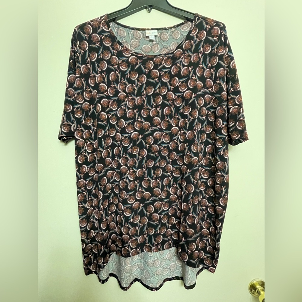 ‼️🎉Reasonable Offers Accepted🎉‼️ LuLaRoe Shirt